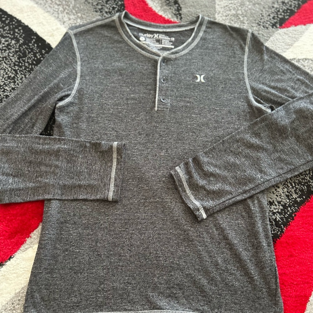 ** Men Hurley by Buckle - Grey LS 🔥🔥. Grey and lightweight. Sz small! - Picture 3 of 9